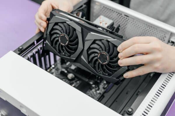 آیا 8 گیگابایت VRAM در سال 2026 برای بازی‌ها کافی است؟